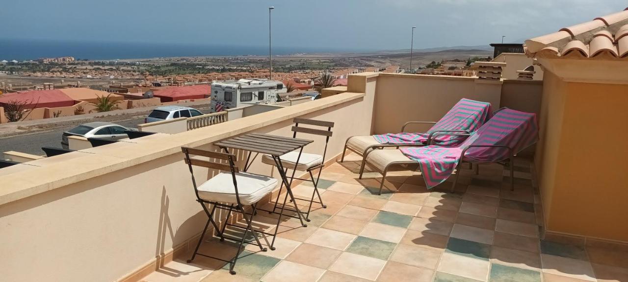 Beautiful, Spacious Villa, Heated Pool, Sleeps Eight, With Quality Furnishings Caleta De Fuste Exterior photo