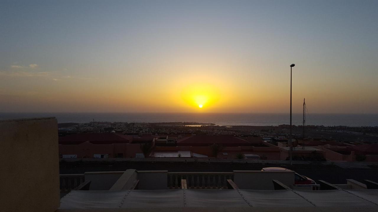 Beautiful, Spacious Villa, Heated Pool, Sleeps Eight, With Quality Furnishings Caleta De Fuste Exterior photo